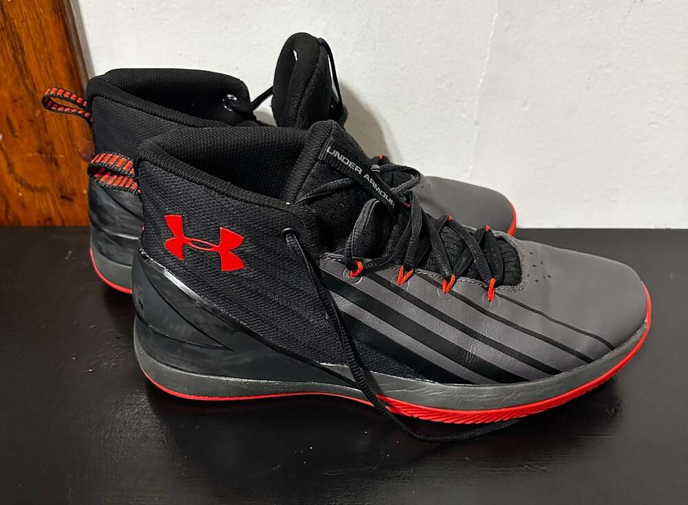 Under Armour UA Lockdown 3 Basketball Shoes Black Charcoal Red 3020622-002 size